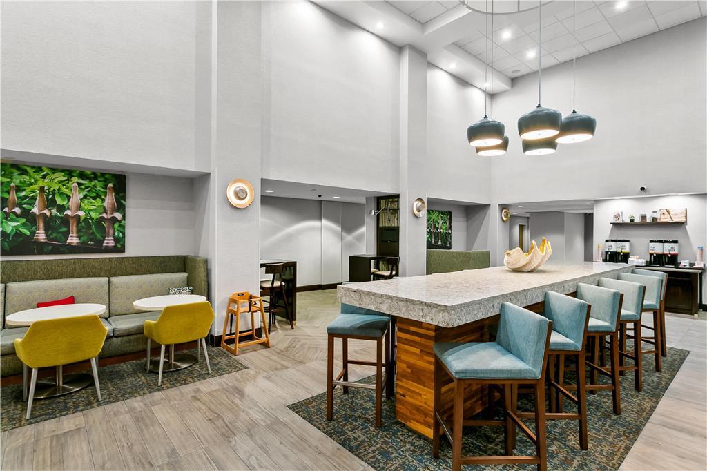 Hampton Inn & Suites Baltimore/Woodlawn Restaurant photo